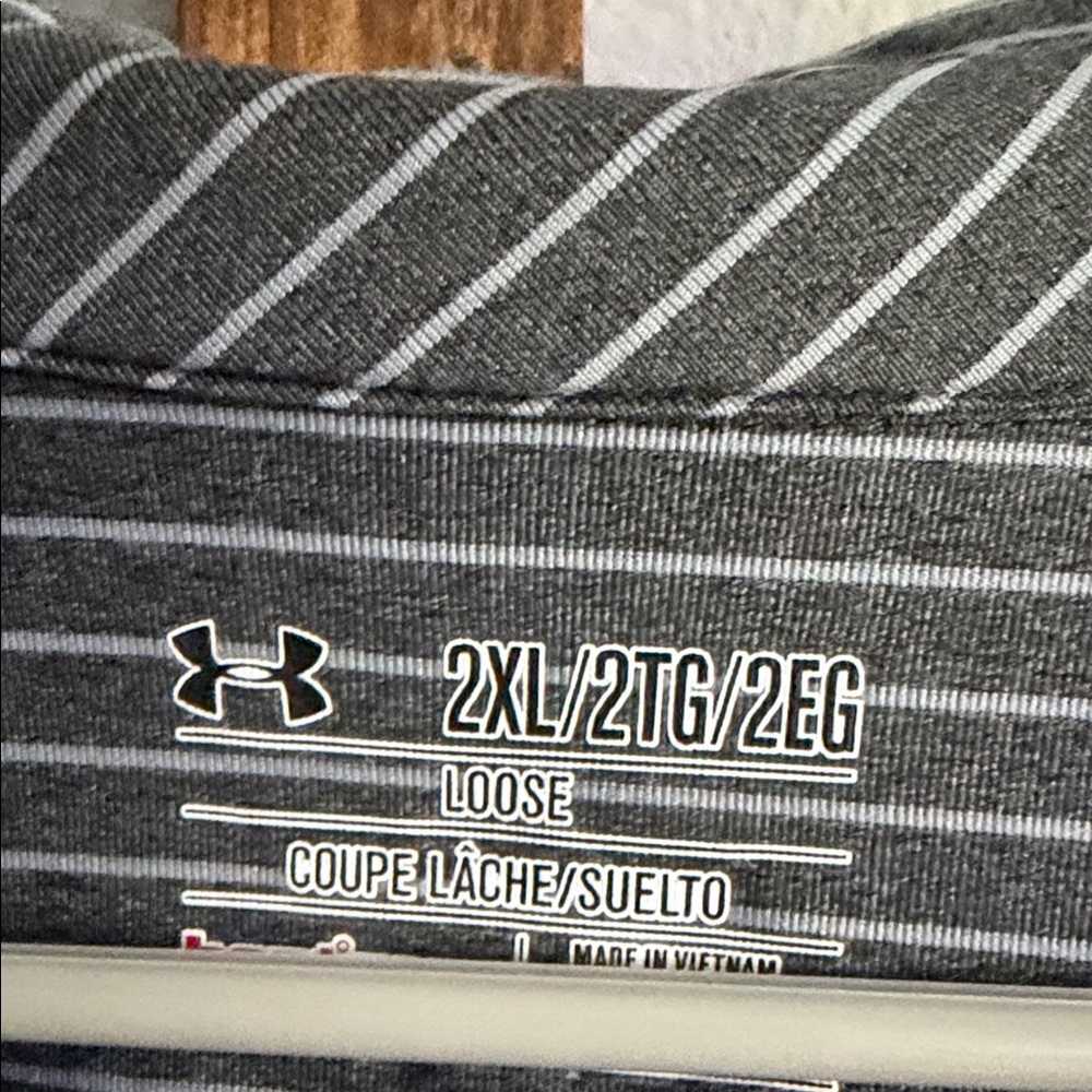Under Armour Men's Polo Shirt in Gray Stripes - Picture 2 of 3